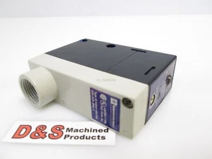 Telemecanique XUJ-K123538 Photoelectric Sensor 10-38VDC 48"Range - Picture 1 of 2