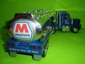 Taylor Made Trucks TMT MARATHON GAS FUEL OIL 1997 Tractor Trailer Tanker 1:32 - Picture 1 of 6