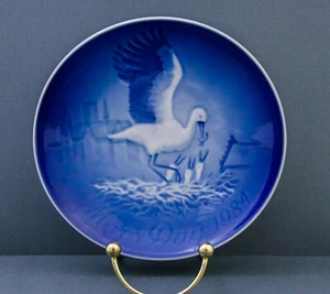 Bing and Grondahl (B&G) Mors Dag Mother's Day Plate. Sea Gull and Chicks 1984 - Picture 1 of 2