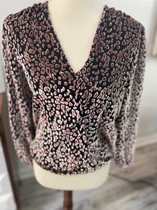 White House Black Market, long sleeve blouse with velvet puffy detail, size XXS - Picture 1 of 6