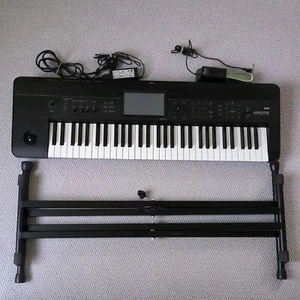 KORG KROME 61 KEY KEYBOARD MIDI SYNTHESISER - Picture 1 of 16