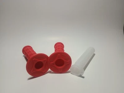 Empuñaduras de goma mejoradas universales para bicicleta motorizada con tubo de acelerador de plástico. Foto 1 de 4