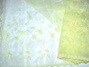 NYLON BESTICKTER STOFF 40" lang x 54" breit sehr hellgelb (nähen Sie RM 3) - Bild 1 von 4