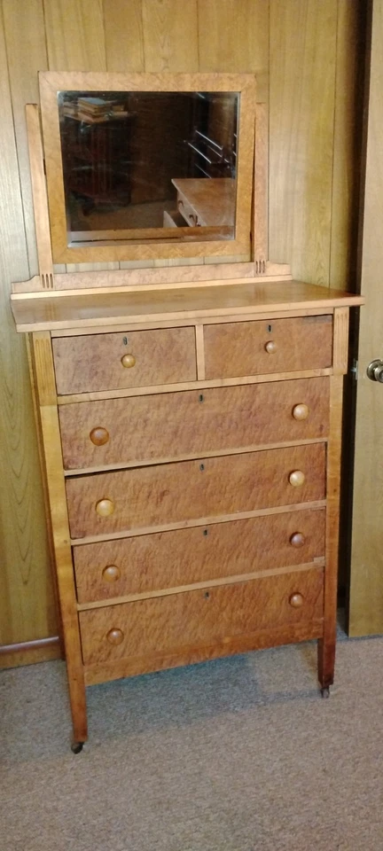 Cómoda antigua con espejo Foto 1 de 1