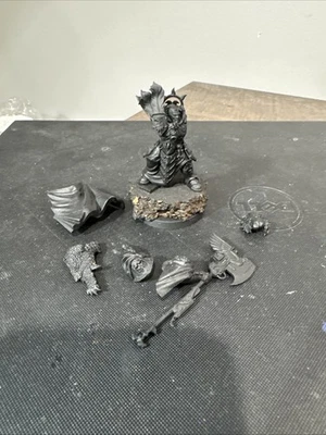 Warhammer 40k Adeptus Custodes Trajann Valoris - Image 1 of 3