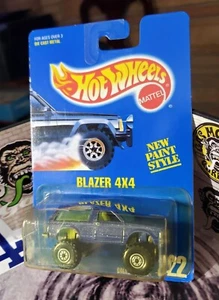 👓Hot Wheels 1993 BLUE CARD #222🗻Chevy K5 BLAZER 4x4 Glittered Blu⭐CT Open Door - Picture 1 of 7