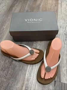 Vionic Damen-Flip-Flops weiß Blumen Keilabsatz Raffia Pantoletten US 10 - Bild 1 von 9