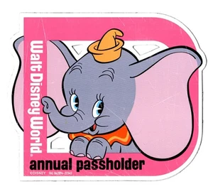Imán Dumbo para titular de pase anual de Disney en forma de D - Imagen 1 de 1