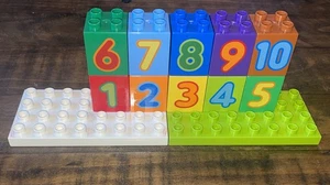 Lego Duplo Impreso Ladrillos de Aprendizaje Números 1-10 MÁS Dos Placas Base 4X8 - Imagen 1 de 3