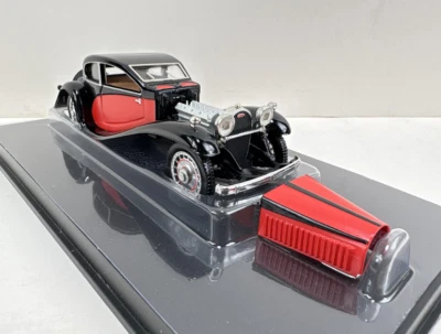 Rio Bugatti Type 50 1933 vermelho/preto Rio No. Capô removível 4261 com detalhe do motor - Imagem 1 de 4