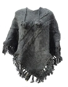 Poncho de lana cálida tejido a mano con capucha y revestimiento de lana hecho en Nepal - Imagen 1 de 16