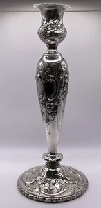 Candelabro alto Reed & Barton in argento sterling Repousse anni 1890 circa - Foto 1 di 11