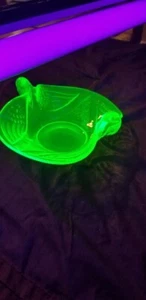vaseline uranium glass Depression Glass Winged Candy Dish - Picture 1 of 7