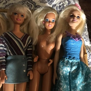 Lot Of 8 Assorted Loose Barbies - Picture 1 of 3
