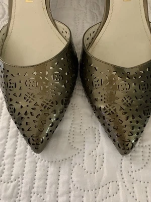 Женские туфли-лодочки Anne Klein модель Fabrizia Patent с заостренным носком  - Изображение 1 из 4