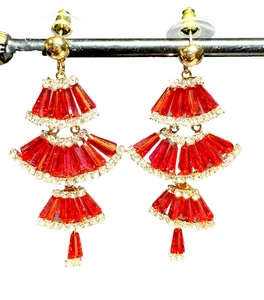 Orecchini Cristallo Rosso Strass Scintillanti Tono Oro Lampadario Albero a Livelli - Foto 1 di 15