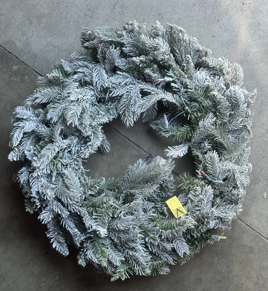 30-дюймовый матовый искусственный венок Vickerman с разноцветными лампами A156832LED НОВЫЙ - Изображение 1 из 4