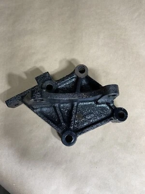 Jeep Wrangler YJ 1987-1995  OEM Power Steering Gear Box Mounting Bracket    - Image 1 of 2