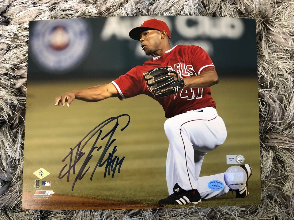 Howie Kendrick Nationals Signed 8x10 Autographed Photo MLB Hologram Authentic - Image 1 of 2