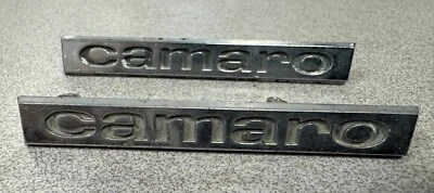 Chevrolet Camaro 1967 OEM panel de cabecera original/emblemas de maletero - par Foto 1 de 3