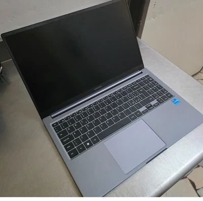 Notebook  Samsung Galaxy Book4 15,6" 256SSD Intel Core i3-1315U 8GB DDR4 - Immagine 1 di 4