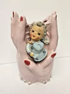 Wales Japan kleines Mädchen in den Händen rosa weiß Blumenmuster Keramik Halter Vase HTF 5" - Bild 1 von 10
