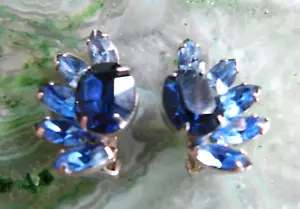 PENDIENTES DE DIAMANTES DE IMITACIÓN AZUL ZAFIRO Y LUZ KRAMER FIRMADOS DE COLECCIÓN / PARTE POSTERIOR DE RODIO - Imagen 1 de 8
