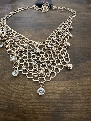 Bib Style Gold Tone And White Stone Necklace 18 Inches Paparazzi  - Изображение 1 из 4
