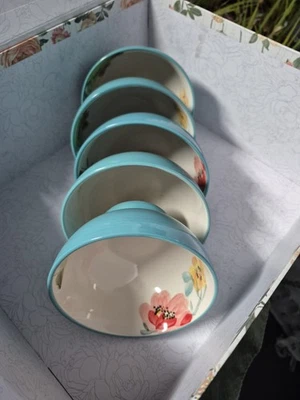 Juego de 5 cuencos florales con patas The Pioneer Woman exteriores lisos Foto 1 de 4