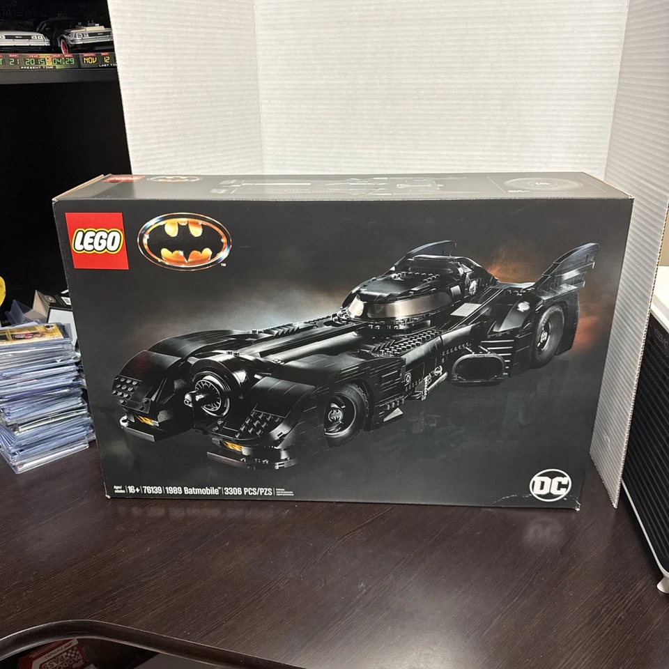 LEGO BATMAN: SUPERHÉROES 1989 BATMOBILE (76139) EDICIÓN COLECCIONISTA DC COMICS LTD Foto 1 de 1