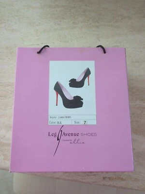 Bomba Leg Avenue preta com salto agulha vermelho nova por Ellie tamanho 7 - Imagem 1 de 2