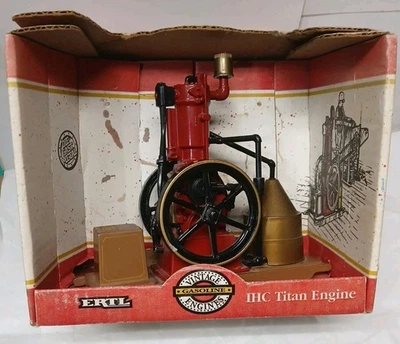 Ertl IHC Titan Engine 1/8 Scale No.4352 - Image 1 of 4