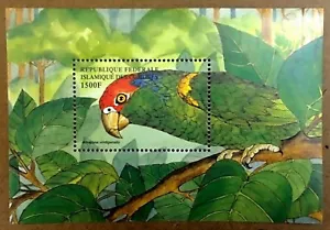 VINTAGE CLASSICS - Comoros 1998 - Birds, Amazon Parrot - Souvenir Sheet - MNH - Picture 1 of 1