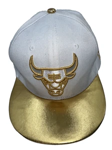 New Era 9Fifty Mens White Gold Chicago Bulls Hat Strapback One Size Fits Most - Bild 1 von 11