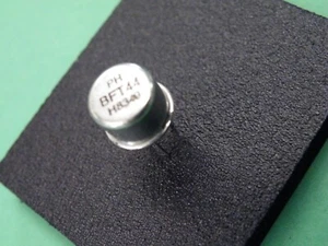 Philips BFT44 Silicon pnp Transistor 300v 500mA TO39     CF37 - Picture 1 of 3