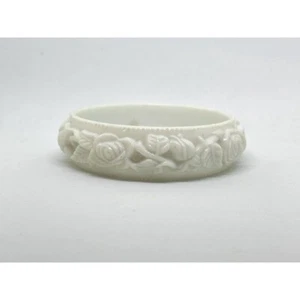 White roses and leaves floral plastic bangle - Picture 1 of 10