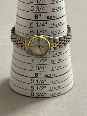 Seiko Day Date White Dial Two Tone 7N83-0041 Women's Watch New Battery - Image 1 of 4