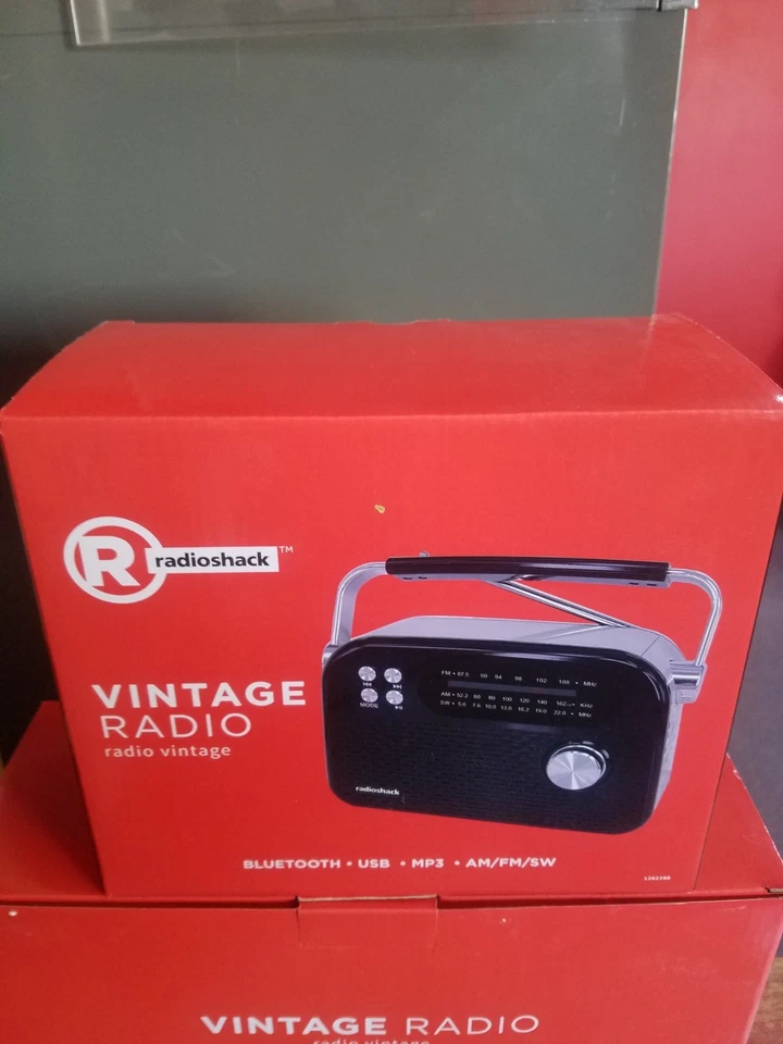 Radioshack Vintage AM FM Radio With Bluetooth MP3 Player 120-2266 - Image 1 of 1