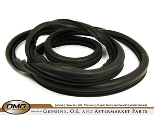 TRIUMPH STAG (1970-77) FRONT WINDSCREEN SEAL RUBBER 812785 (MADE IN UK) - Picture 1 of 1