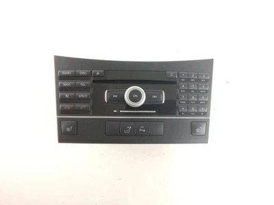 Mercedes-Benz E W212 Radio / CD Player A2129004312 RZV66601 - Image 1 of 4