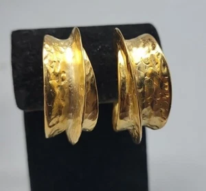 Kenneth Jay Lane Sculptured Brushed Gold Plated Hoop Clip-on Earrings KJL VTG - Picture 1 of 18