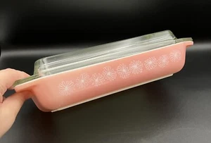 Vintage Pyrex Pink Daisy, Rectangle, Space saver design casserole dish, w/ lid - Picture 1 of 24
