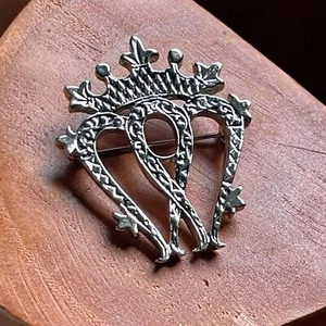 Prendedor de plata cromado escocés corona etiquetada Escocia unisex de 1,5" vintage - Imagen 1 de 3