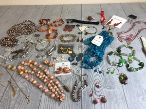 2 Pound Lot of Mixed Jewelry- Different Styles and Colors of Costume Jewelry - Picture 1 of 11