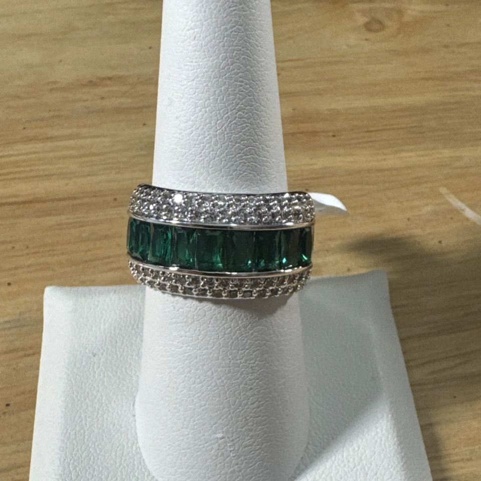 Anillo de fiesta bomba ondas brillantes esmeralda, tamaño 8, mayo de 2025 RG38698 Foto 1 de 1