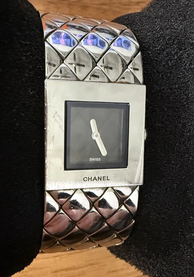 Женские часы Chanel Matelasse нержавеющая сталь 19 мм рабочие подлинные - Изображение 1 из 4