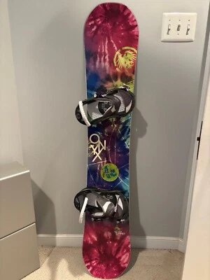 Never Summer Onyx 143cm Mujer Snowboard y Nuevas Fijaciones Burton Stiletto Foto 1 de 4