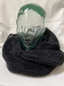 Calvin Klein Twisted Nackenwärmer weich schwarz Infinity Schal neu mit Etikett - Bild 1 von 5