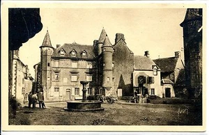 CP 15 CANTAL - Salers - La Grande Place - Maison Sevestre - Picture 1 of 1