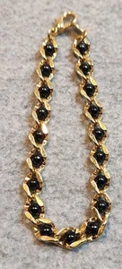 Pulsera de cadena Avon vinculada enjaulada cuentas de ónix negro tono dorado 7,75" - Imagen 1 de 3